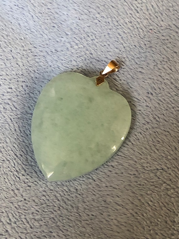 Vintage 14K Gold Heart Jade Pendant Green Jade pen