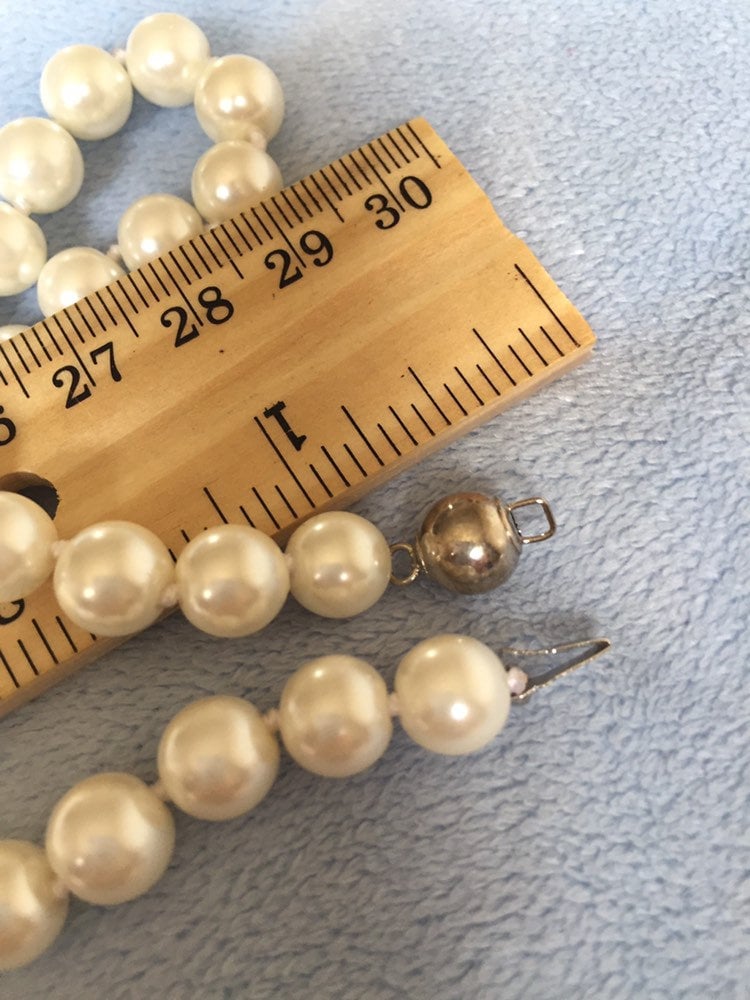 Vintage Flappers Pearl Necklace 18 Inch With Ball Clap 