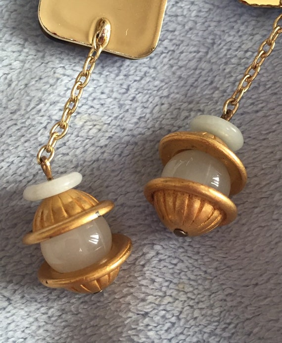 Vintage Matte gold Etruscan earrings W/Jade drops - image 5