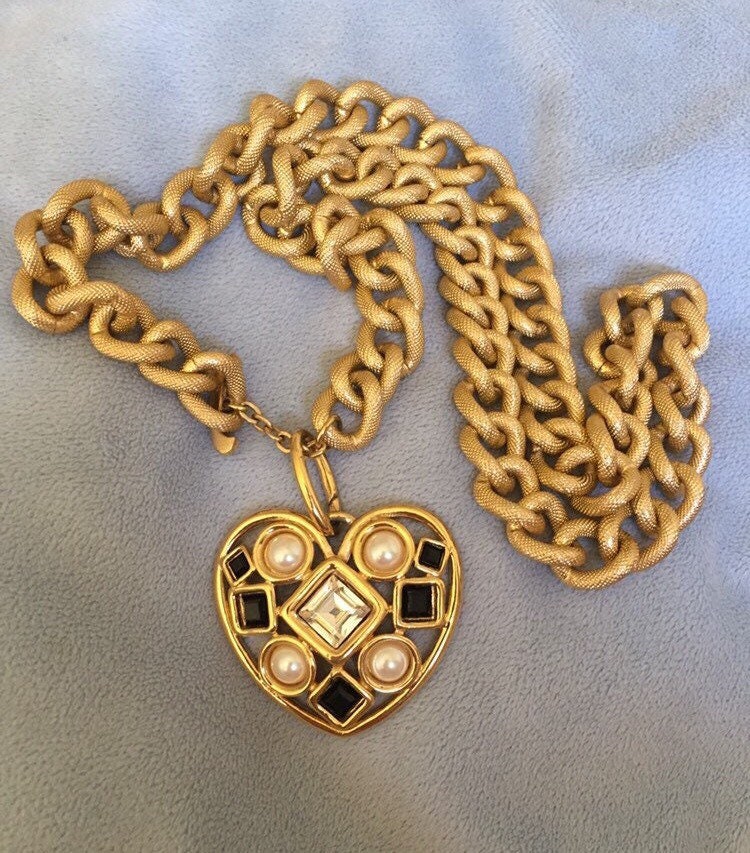 ★VINTAGE HOLLYWOOD★ Heart Long Chain Necklace Bold Rhinestone Heart Pendant on 29