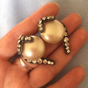 vintage Jumbo taille CHANEL boucles d'oreilles Chanel w/perles mat superbe