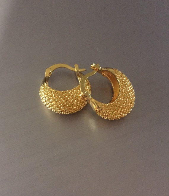 Vintage pair of Round Basket Hoop Earrings small