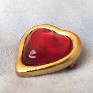 Sublime broche YSL Yves Saint Laurent coeur rouge