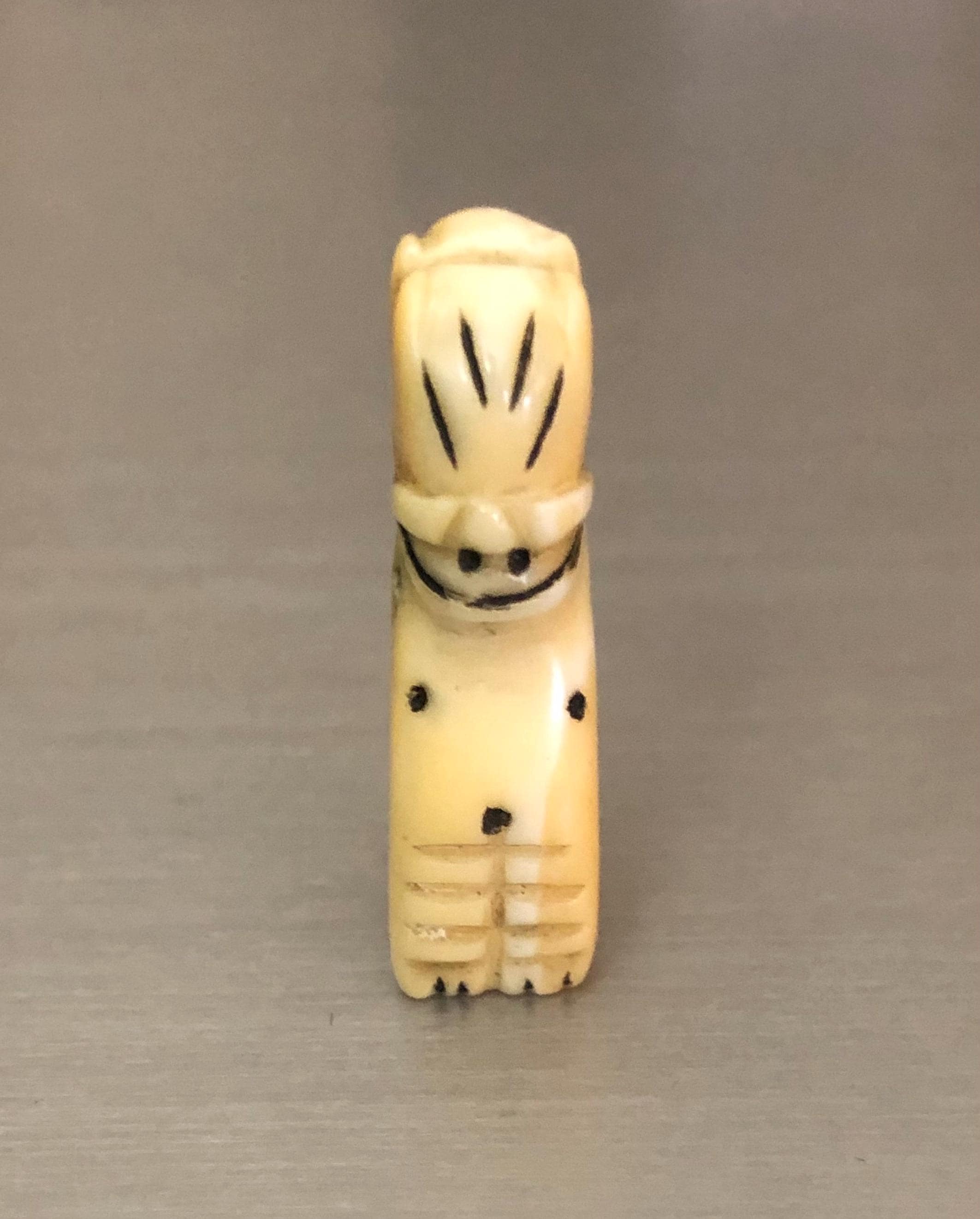 Männliche und weibliche Alaska Inuit Billiken Glücksbringer Anhänger Charme 3D Doppelfigur geschnitzt