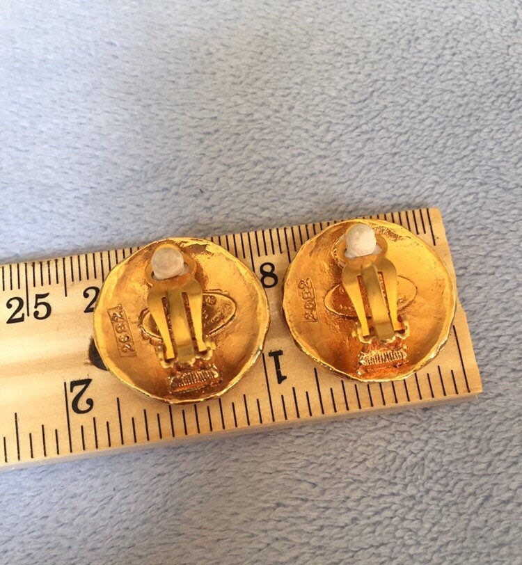 CHANEL ヴィンテージ ピアス ライオン オニキス Authentic 1980's Vintage CHANEL Lion Earrings Chanel Logo