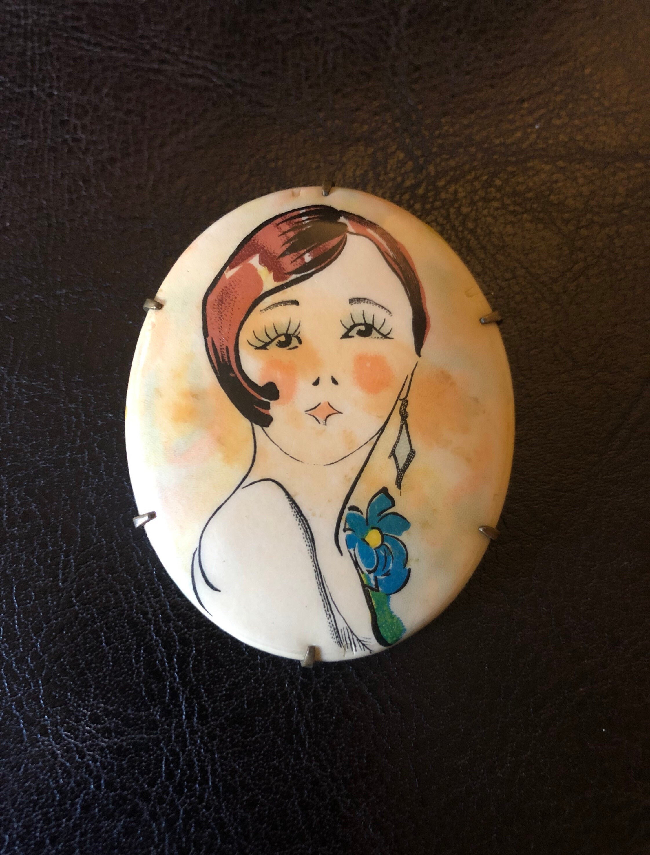 Broche Ancienne En Celluloïd à Motifs Floraux Peints - Style écaille, 37mm, En Laiton