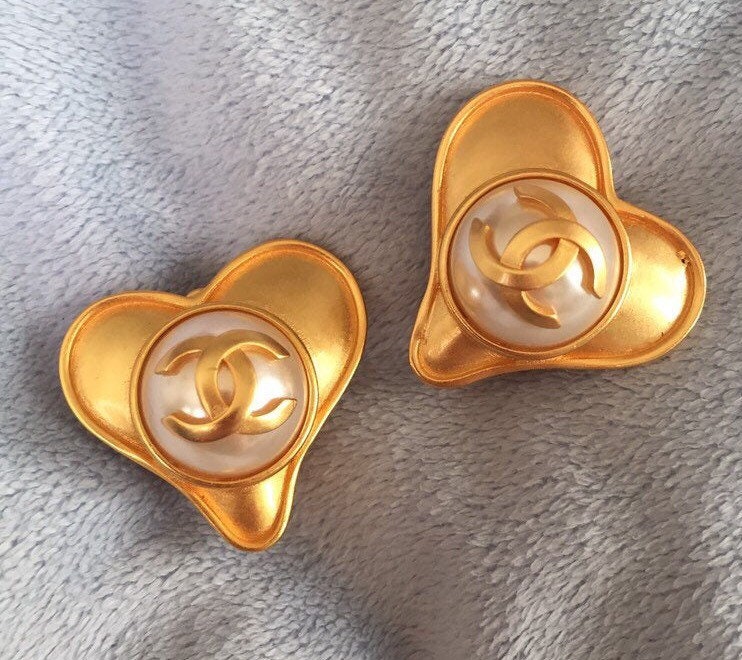 Chanel vintage heart earrings deals