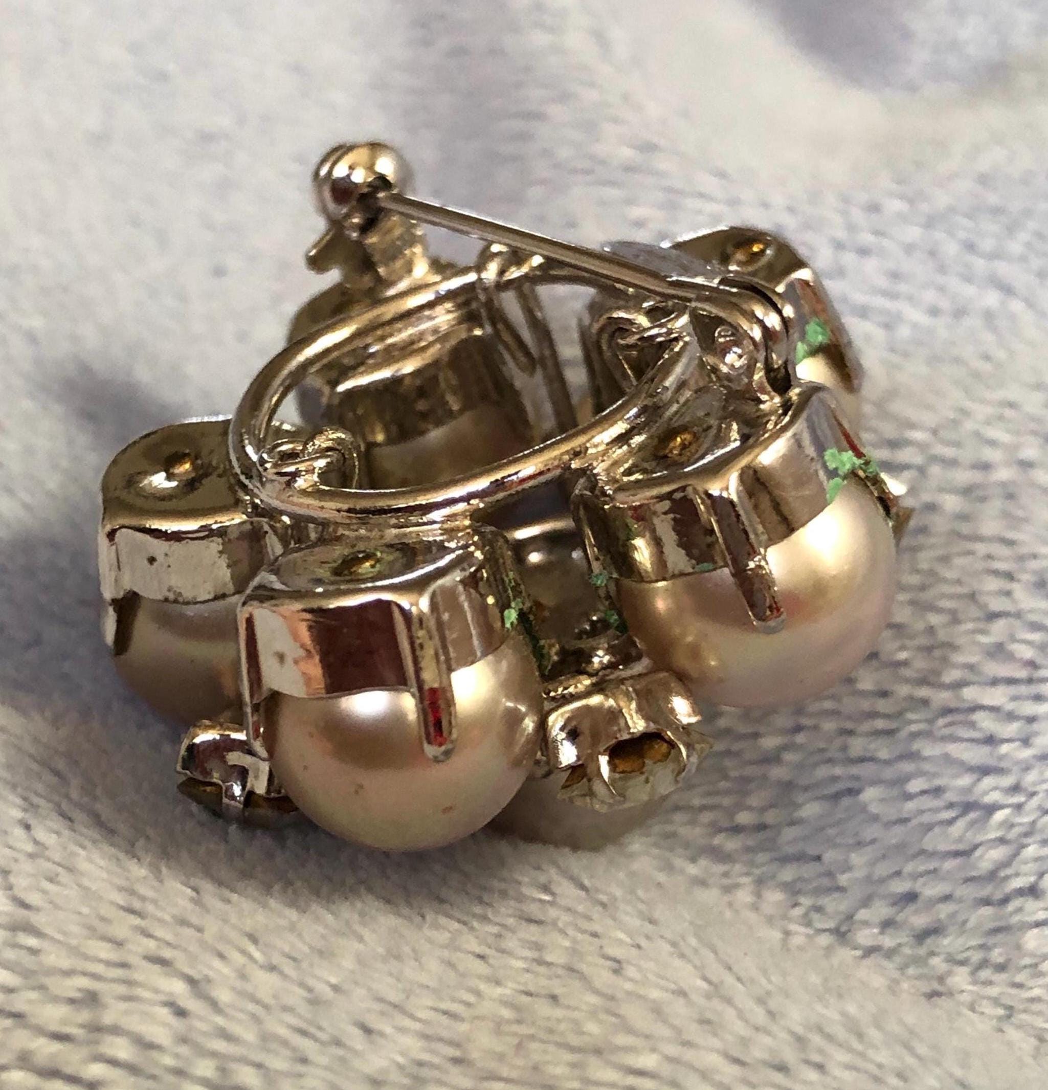 クリスチャン・ディオールの1965年製ブローチピン、半透明のフェイク