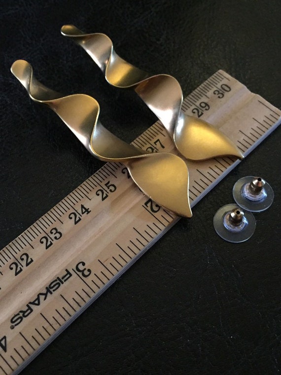 Vintage Matte Brushed Gold Confetti Ribbon Earrin… - image 4