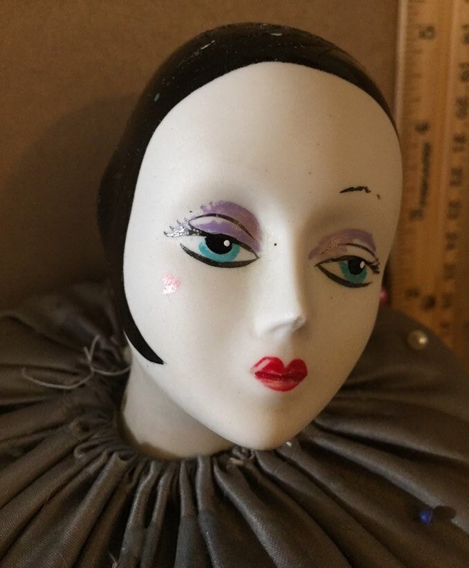 Beautiful Art Deco Porcelain Pin Cushion blue eyes vanity décor Pin Holder