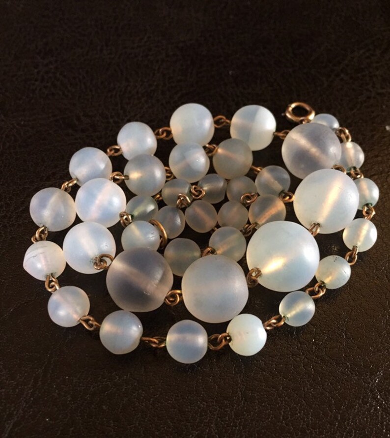 Art Deco Round graduated Opalite Opalescent necklace 18 inch image 1