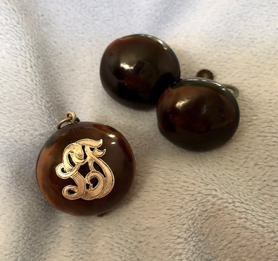 Victorian Sterling Script Initial Conker Nut Pend… - image 1