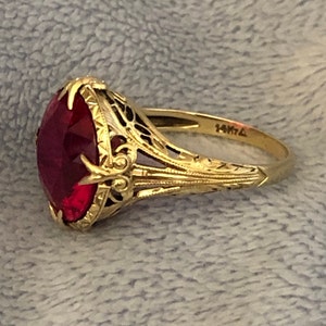Antique Ruby Filigree Mount 14K Gold Ring W/De Lis Bow prongs Size 5.5