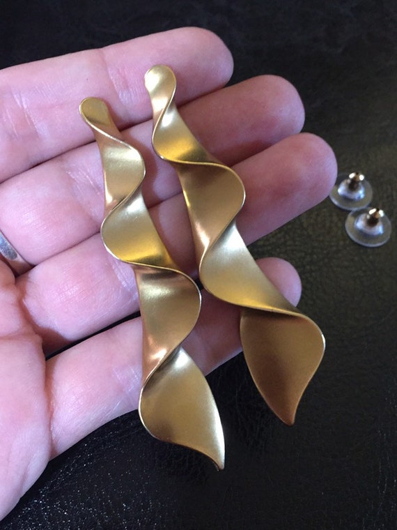 Vintage Matte Brushed Gold Confetti Ribbon Earrin… - image 6