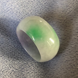 Outstanding Lavender Apple Green Carved Jade Band pendent