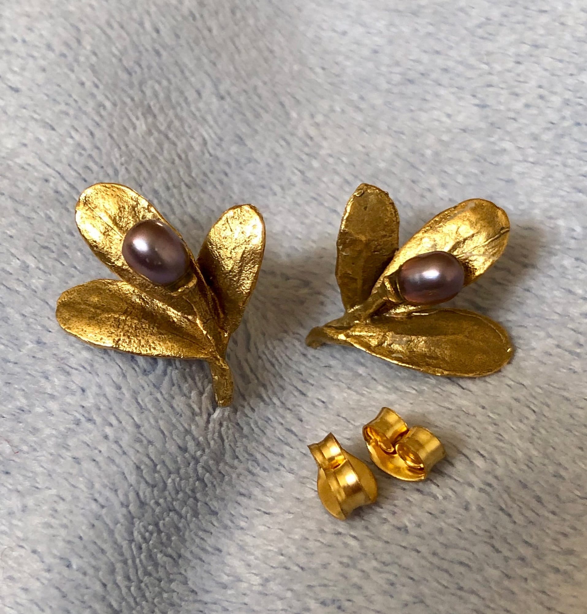 Metropolitan Museum of Art MMA 14K Gold Pearl Earrings 1985