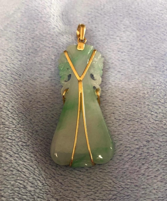 Vintage Art Deco 14K Gold 585 Carved Vase Translucent Apple Green