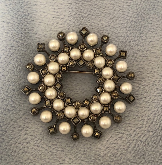 VINTAGE PEARL PIN MINI CHOCOLATE BROWN VINTAGE PEARL PIN MINI CHOCOLATE BROWN