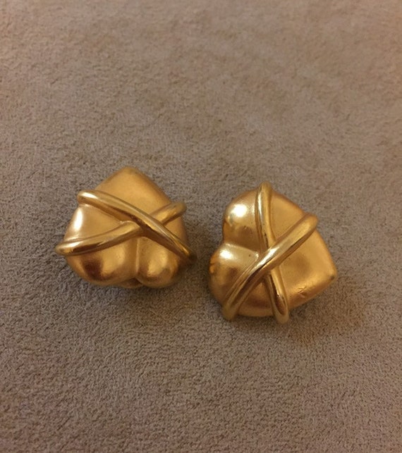 Vintage 1980’s Matte Brushed Gold Puffy Heart Ear… - image 7