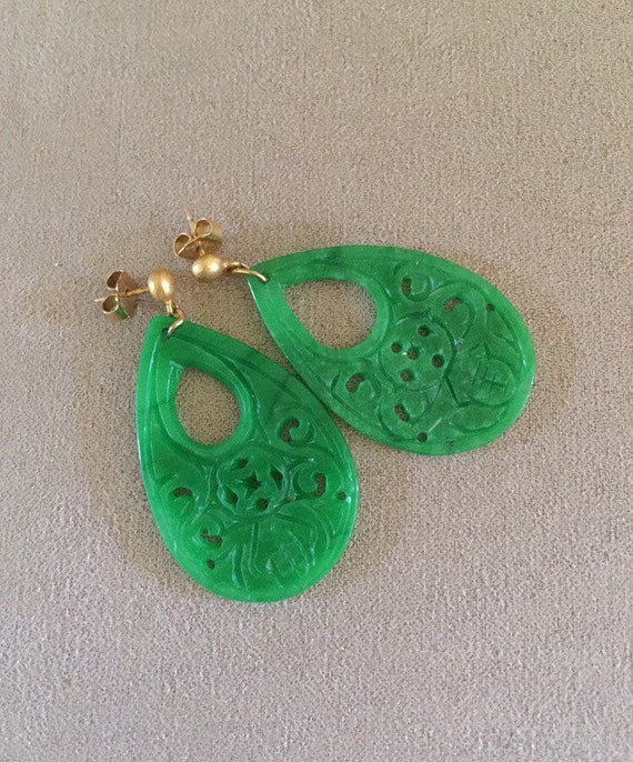 Beautiful Art Deco style Apple Green Jade Dangle D