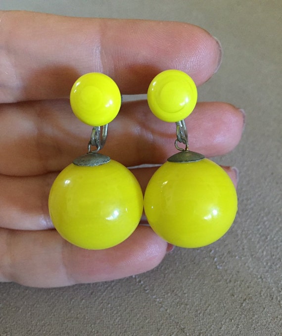 Pinup Girl vintage 1950 Blown Glass Yellow Earring