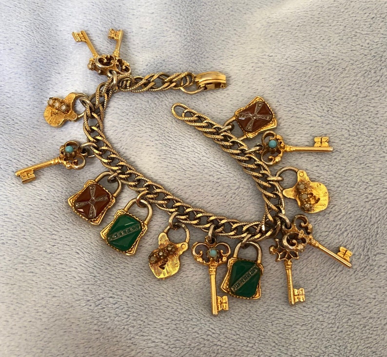 Vintage 1940's Skeleton Key Padlock Charm Bracelet W/carnelian Glass - Etsy