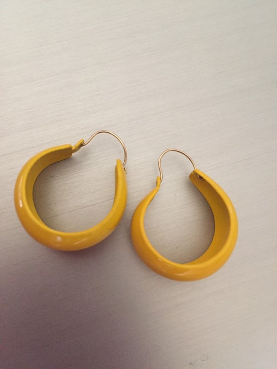 Vintage Yellow enamel Hoop Earrings Basket Hoops … - image 8
