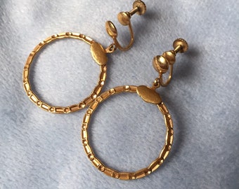 Pendientes colgantes vintage de aro rellenos de oro de 12 quilates de la década de 1940