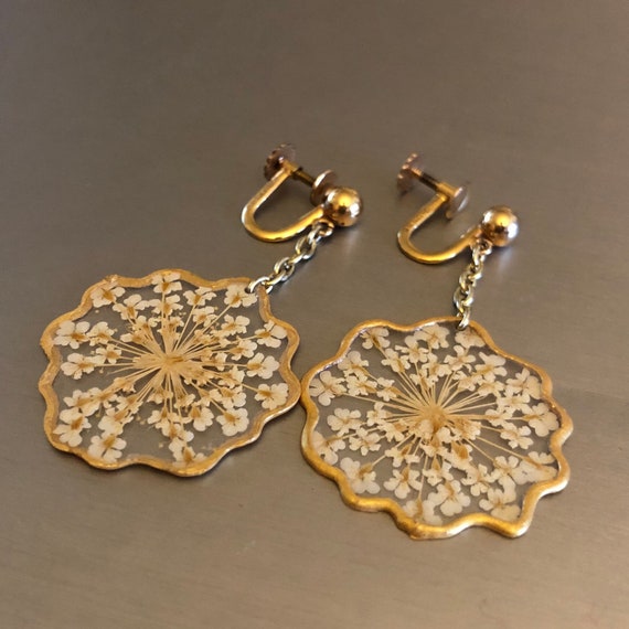 Beautiful super-delicate tiny dried Flower earrin… - image 1