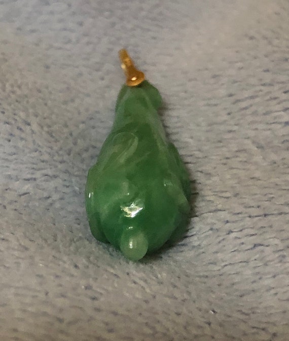 Art Deco 14K Gold Carved Floral Jade Cone Pendant… - image 3