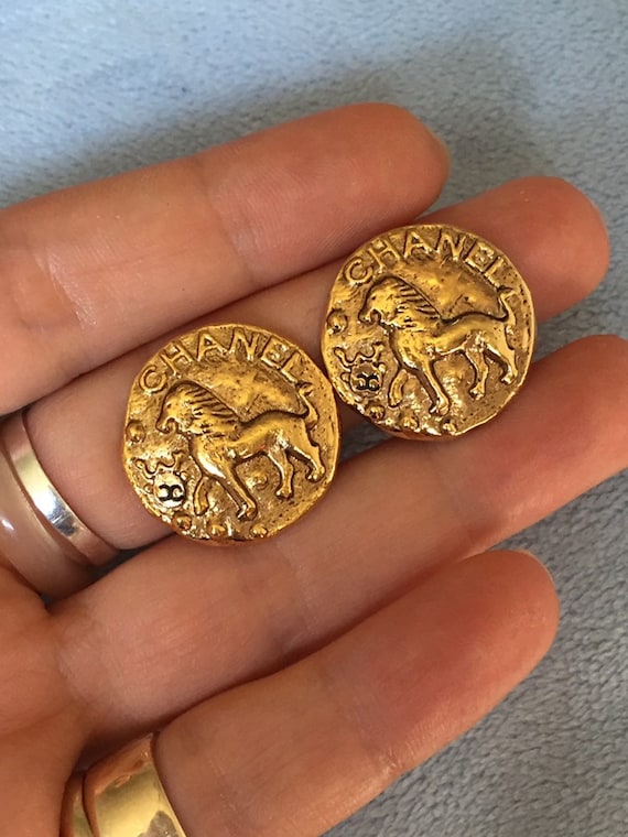 Authentic 1980's Vintage CHANEL Lion earrings Cha… - image 1