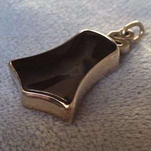 Art Deco sterling silver Montana agate Bell Shield pendant