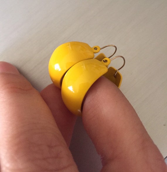 Vintage Yellow enamel Hoop Earrings Basket Hoops … - image 3