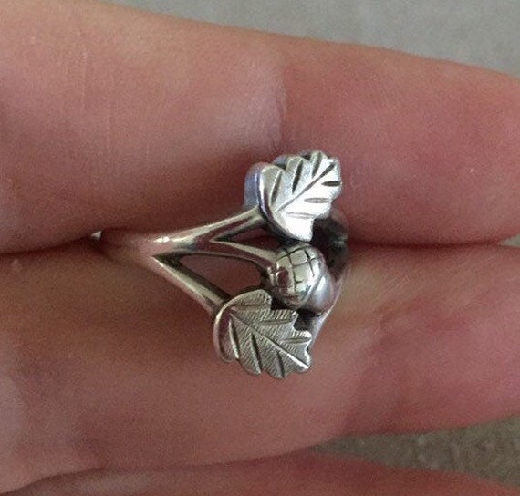 Old Sterling silver Acorn and Oak Leaf Ring size … - image 2