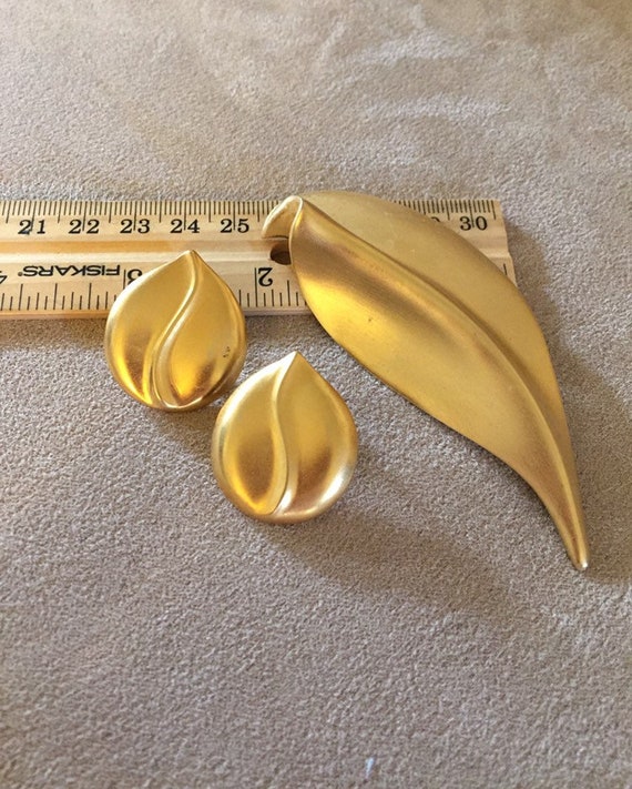 Vintage Matte Gold Large Pin and Earrings Plain Br
