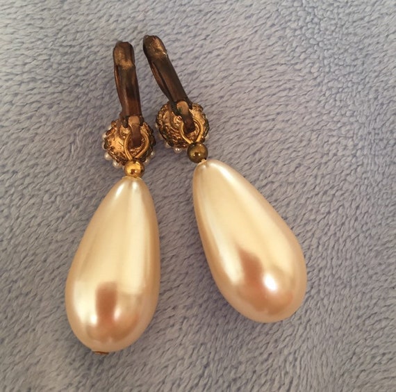 Vintage Faux Pearl Drop Earrings - image 4
