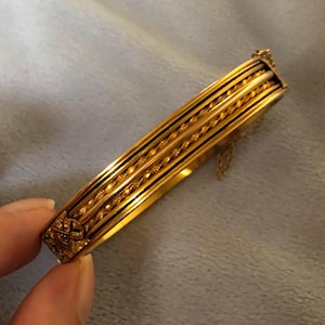 Beautiful Floral Rope Taille D’Epargne Enamel Hinged Bangle Bracelet W/Safty chain