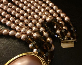 希少！　イブサンローラン　パール風ネックレス ヴィンテージ イヴ・サンローラン ネックレス YSL 光沢のあるピーチ