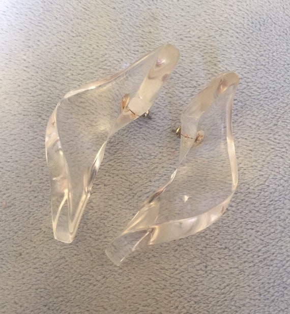 Modernist 1970’s Abstract wave Lucite earrings - image 1