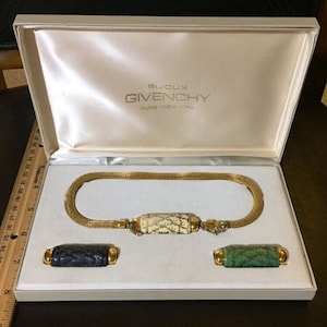 Vintage Bijoux 1976 Givenchy Paris - New York Mesh necklace & pendants w/org box