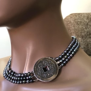 Beautiful Art Deco Triple Strand Black Pearl Double Dragon Clasp Necklace