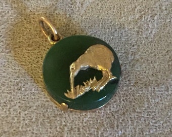 Seltener antiker 1910 Kiwi Vogel Pendent Charme 9 Karat massiv Gold Neuseeland Pounamu Jade