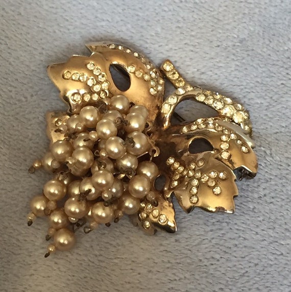 Castlecliff brooch deals