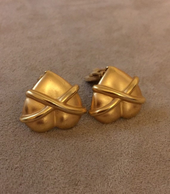 Vintage 1980’s Matte Brushed Gold Puffy Heart Ear… - image 1