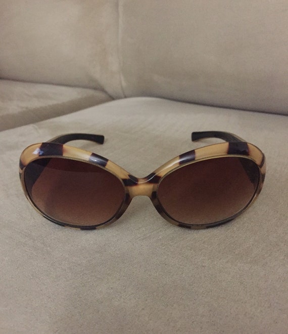 vintage 1960’s style Tortoiseshell sunglasses