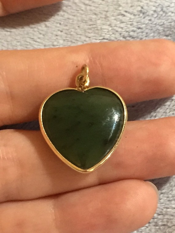 Art Deco 14K Solid Gold Carved Heart Green Jade Pe