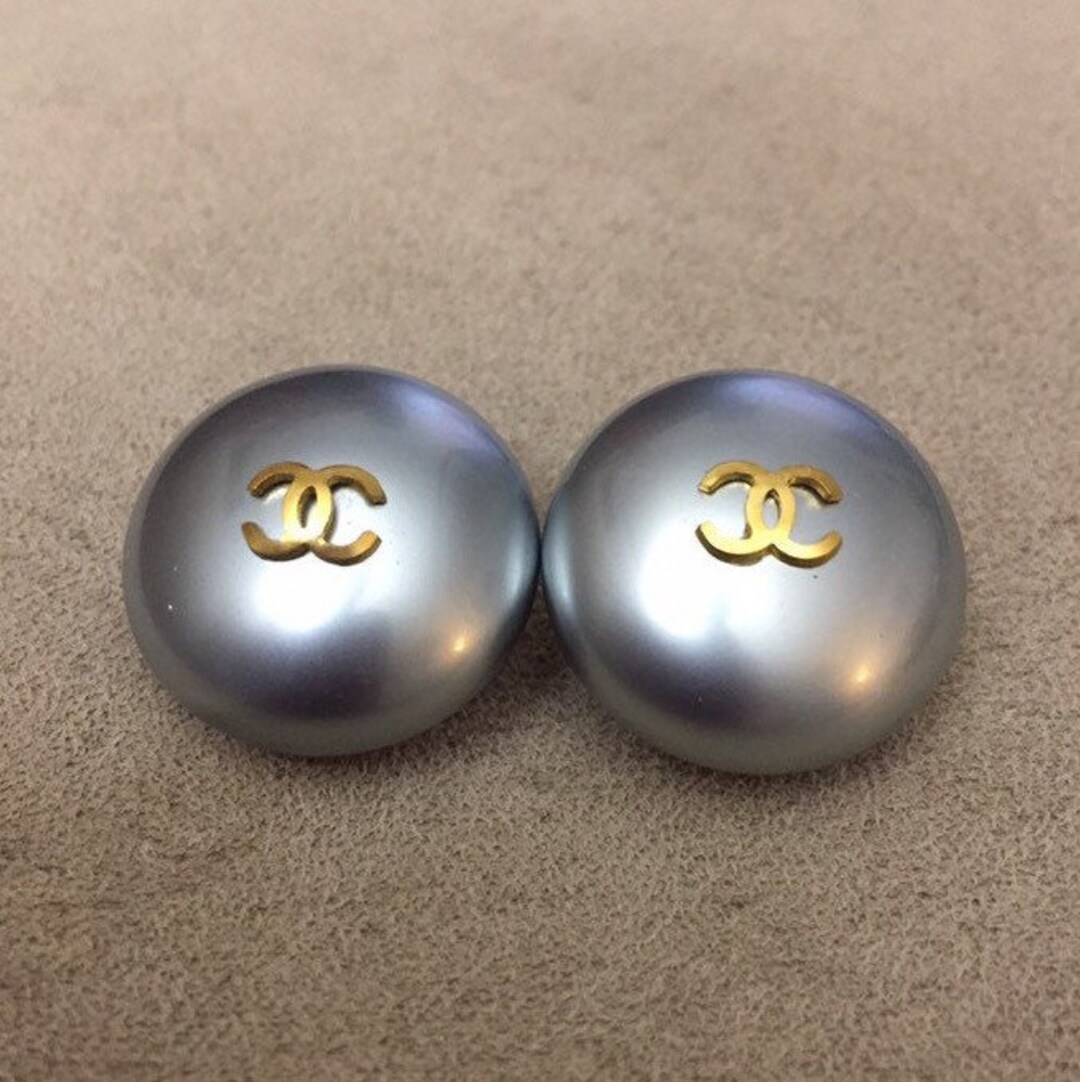 Vintage CHANEL Earrings Chanel Logo Earrings W/pearls 26 - Etsy Vintage CHANEL Earrings Chanel Logo Earrings W/pearls 26 - Etsy