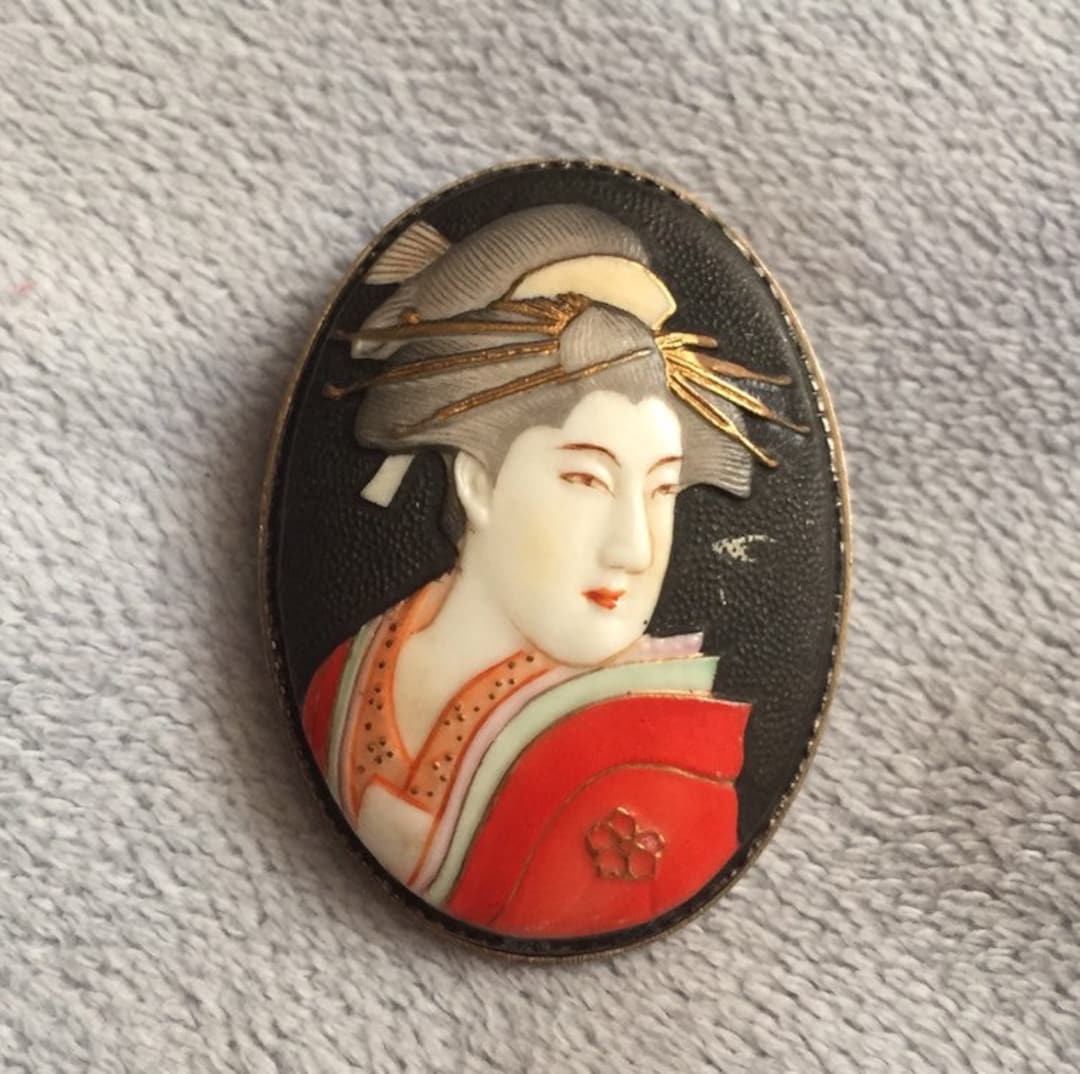 Beautiful Toshikane Japan Arita Porcelain Geisha Brooch Pin Beautiful Toshikane Japan Arita Porcelain Geisha Brooch Pin