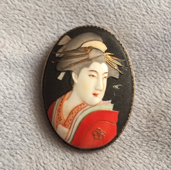 Beautiful Toshikane Japan Arita Porcelain Geisha Brooch Pin Beautiful Toshikane Japan Arita Porcelain Geisha Brooch Pin
