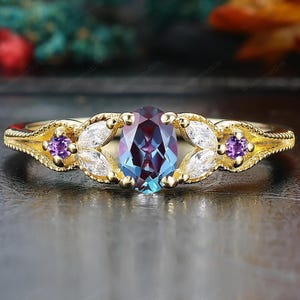 Retro Oval Cut Alexandrite Engagement Ring, Cluster Moissanite Alexandrite Wedding Ring, Anniversary Ring Gift, Handcrafted Ring